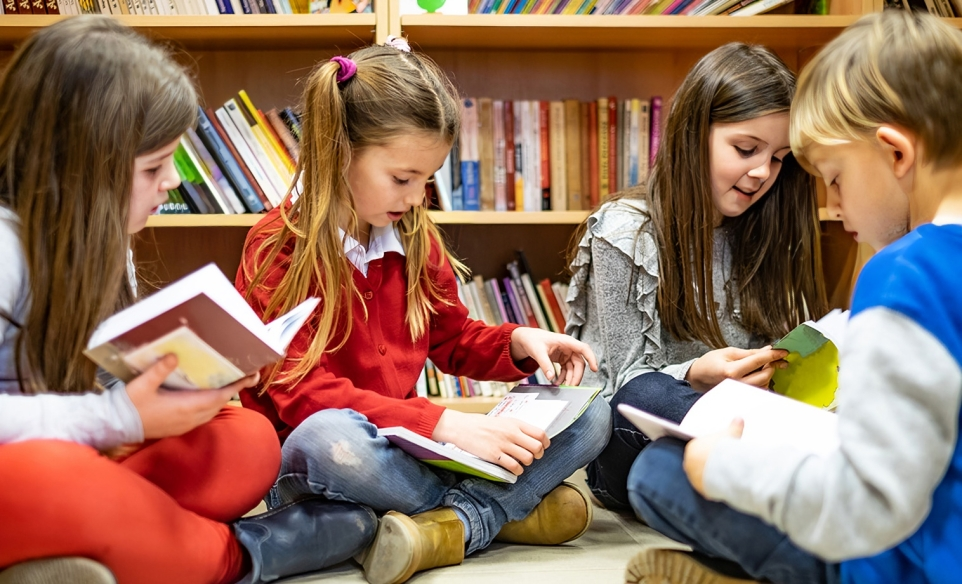 CHildren reading phonics books